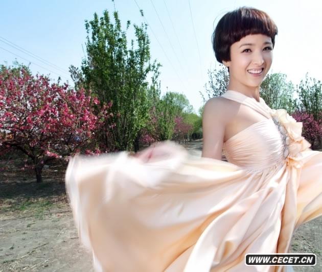 黃曼短發(fā)寫(xiě)真秀時(shí)尚 引領(lǐng)今夏裸色潮流