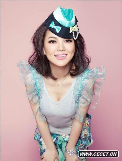 知名主持人李湘受某雜志邀請拍攝最新大片