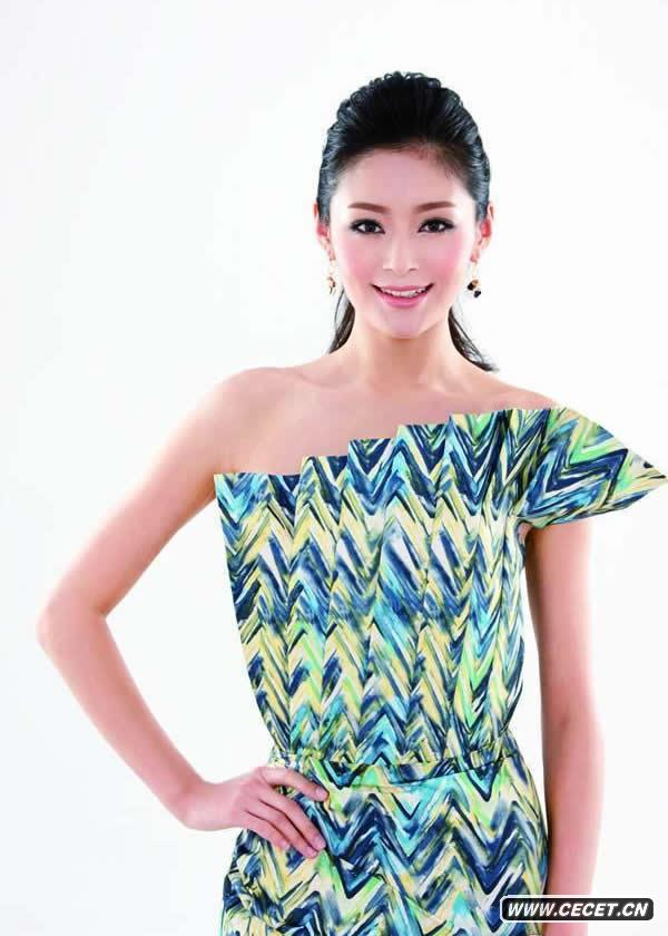 實(shí)力派小花旦王媛可受邀為某雜志拍攝了一組封面寫(xiě)真大片