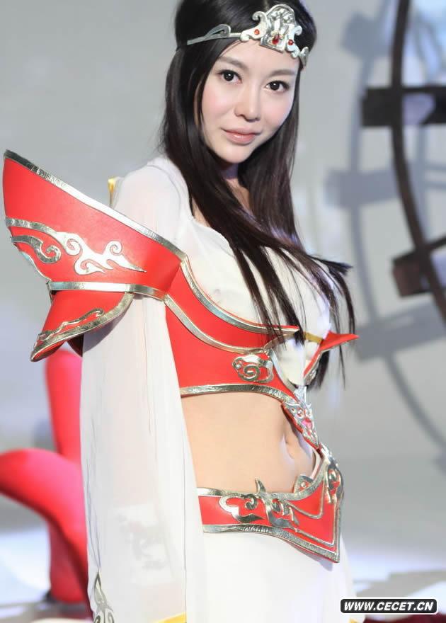 鞏新亮(MIUMIU)現身北京為為某網(wǎng)絡(luò )游戲主題曲拍攝MV