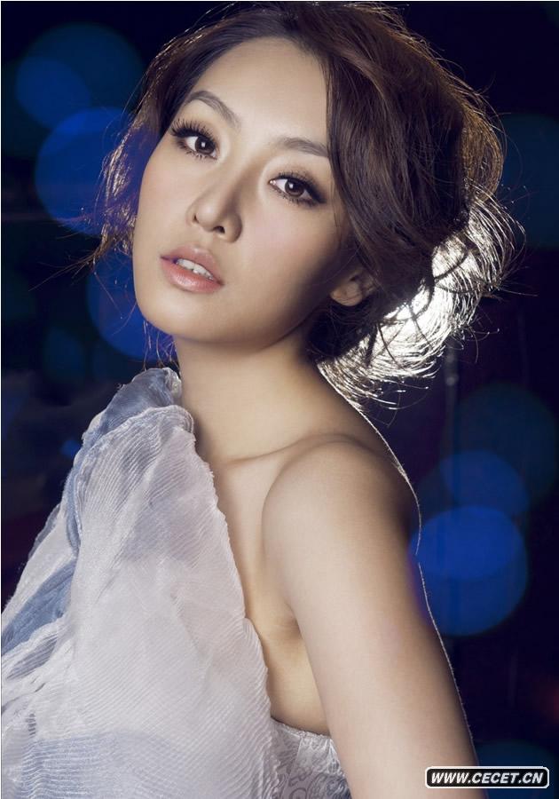 青年演員劉洋為某雜志拍攝一組時(shí)尚大片