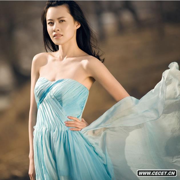 人氣藝人陰奕彤在北京郊區拍攝了一組外景大片