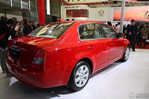 2011款奔騰B70今日上市 升級為6速AT變速器