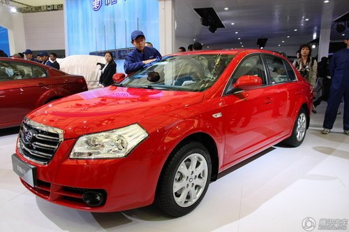 2011款奔騰B70今日上市 升級為6速AT變速器