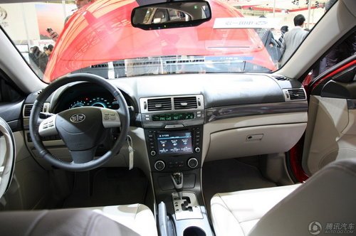 2011款奔騰B70今日上市 升級為6速AT變速器