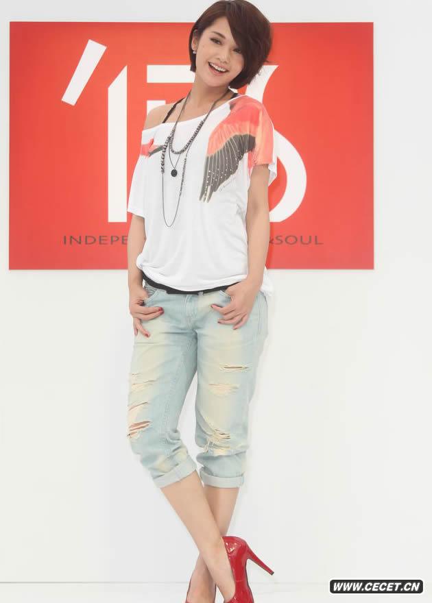 楊丞琳應知名仔褲品牌之邀擔任代言人走秀