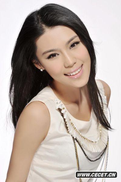 內地女星韓丹彤拍攝了一組夏日清新寫(xiě)真