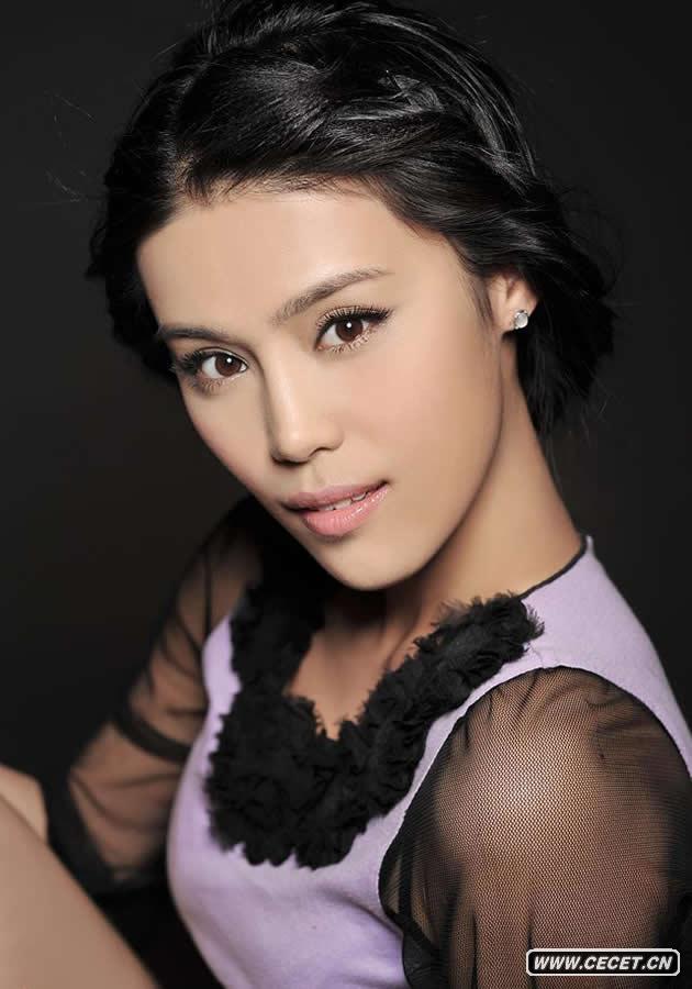 韓丹彤登越南時(shí)尚雜志