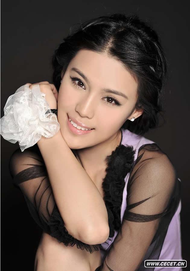 韓丹彤登越南時(shí)尚雜志