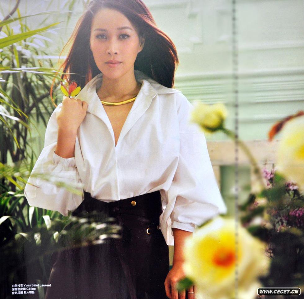 那英于日前在微博曝光了接受《時(shí)尚芭莎》6月號專(zhuān)訪(fǎng)的照片