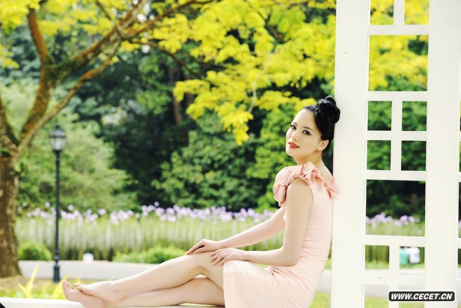 百變女郎唐于鴻近期頻頻受到時(shí)尚雜志和旅游機構的邀約