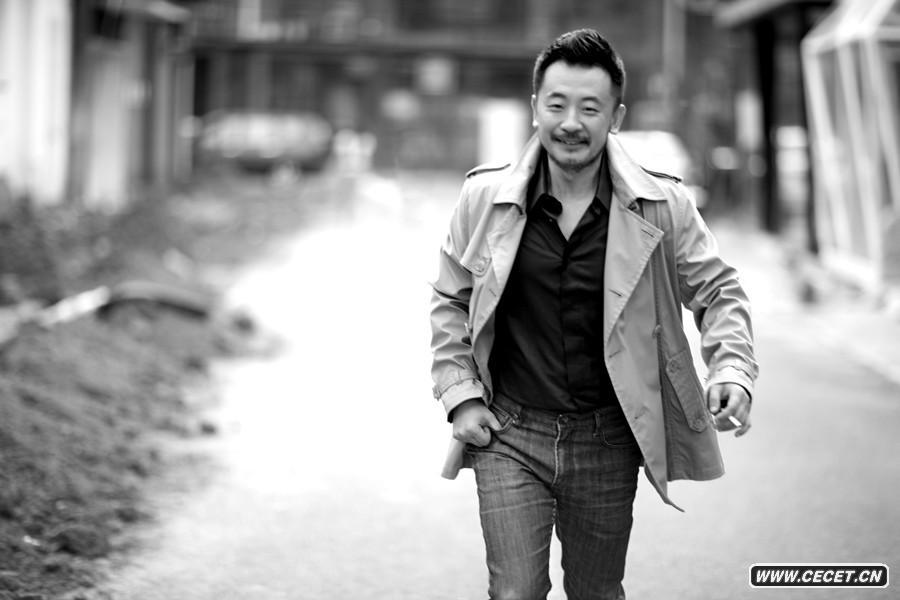 黃海波應邀拍攝的一組黑白質(zhì)感寫(xiě)真新鮮出爐