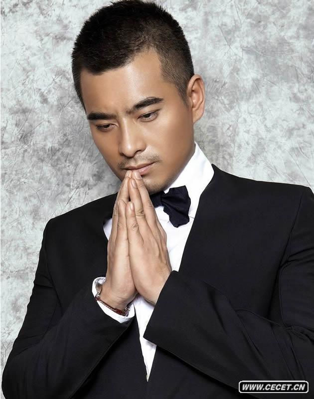 陳龍應邀為某雜志拍攝了一組最新寫(xiě)真