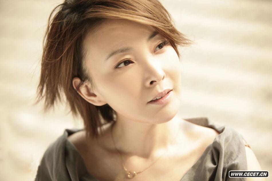 劉威葳知性時(shí)尚寫(xiě)真 清新淡雅散發(fā)夏日氣息