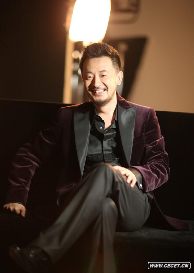 黃海波拍攝了一組室內溫馨寫(xiě)真大片