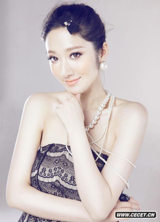 “新一代宅男女神”張舒媛最新“蕾絲邊”寫(xiě)真曝光