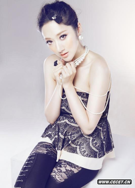 “新一代宅男女神”張舒媛最新“蕾絲邊”寫(xiě)真曝光