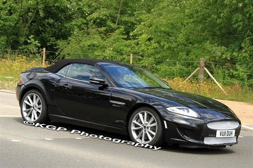 或于2013年發(fā)布 曝全新捷豹XE跑車(chē)路試