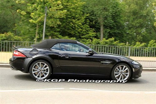 或于2013年發(fā)布 曝全新捷豹XE跑車(chē)路試