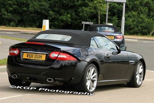 或于2013年發(fā)布 曝全新捷豹XE跑車(chē)路試