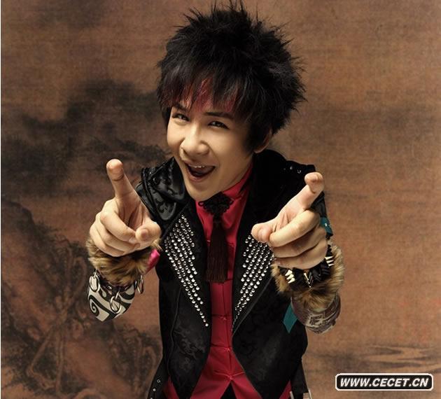 大張偉為新專(zhuān)輯《大張旗鼓》推出一組全新拍攝的大片