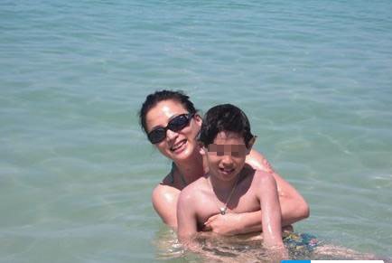 50歲李玲玉13歲混血兒子近照曝光(圖)