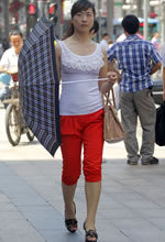 光華路街拍的紅色七分