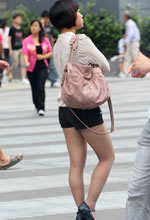 泰康路街拍的黑絲短發(fā)