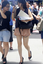 廈門(mén)街拍的一組美腿妹