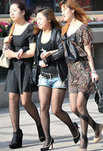 文化東街抓拍的三個(gè)黑