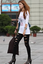 街拍的黑色緊身褲苗條