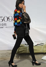 體育東路街拍的厚黑絲