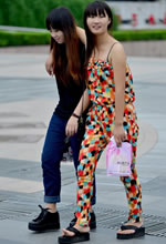 西城廣場(chǎng)街拍的兩個(gè)可