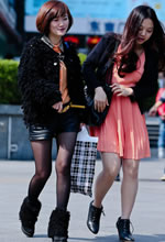 東風(fēng)路街拍的黑絲短靴