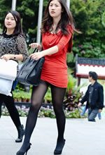 街拍的紅色包臀裙黑絲