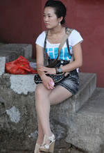 跟拍的牛仔短裙灰絲美