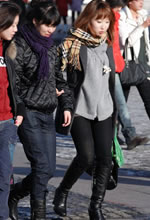 東風(fēng)路街拍的打底褲長(cháng)