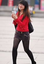 街拍的包臀短裙黑絲眼