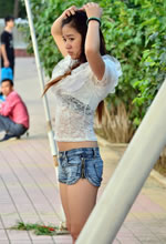 公園抓拍的蕾絲透明衣