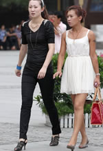 長(cháng)江西路街拍的黑色長(cháng)