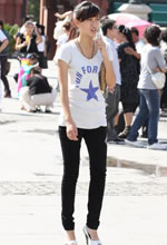 街拍的絨布黑長(cháng)褲馬尾