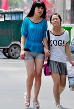 光華西街抓拍的緊身熱