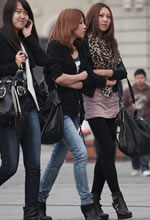 街拍的幾個(gè)緊身牛仔褲