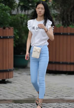 新華街抓拍的藍色緊身