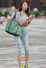 愛(ài)民廣場(chǎng)街拍的七分牛