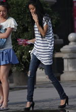 街拍的纖細好身材牛仔