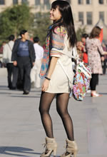 鼓樓廣場(chǎng)前的黑絲奔放