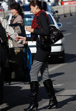 街拍的漆皮長(cháng)靴氣質(zhì)高