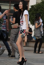 街拍的星旗短褲長(cháng)細美