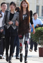 街拍的花色緊身長(cháng)褲苗